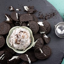 Vegan Cookies & Cream Alternate Image