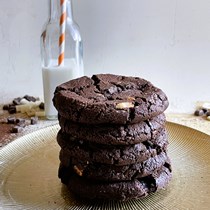 Cookie Dough Pucks - Triple Chocolate Fudge